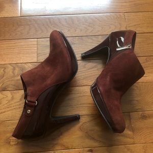 Bandolino Patent Leather Suede Maroon Booties